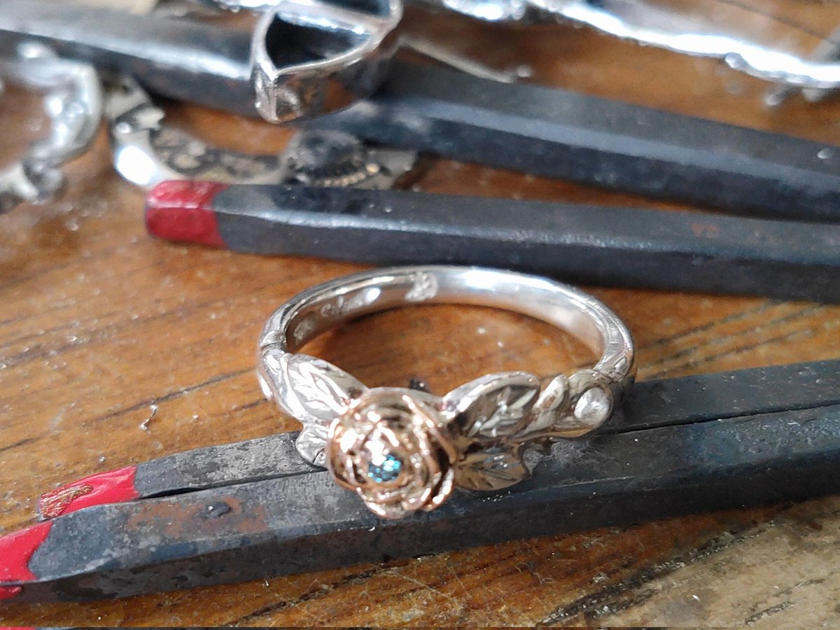 シルバームーン彫金工房　K18の枝バングル・太 シルバームーン彫金工房 K18の枝バングル・太 K18の枝バングル