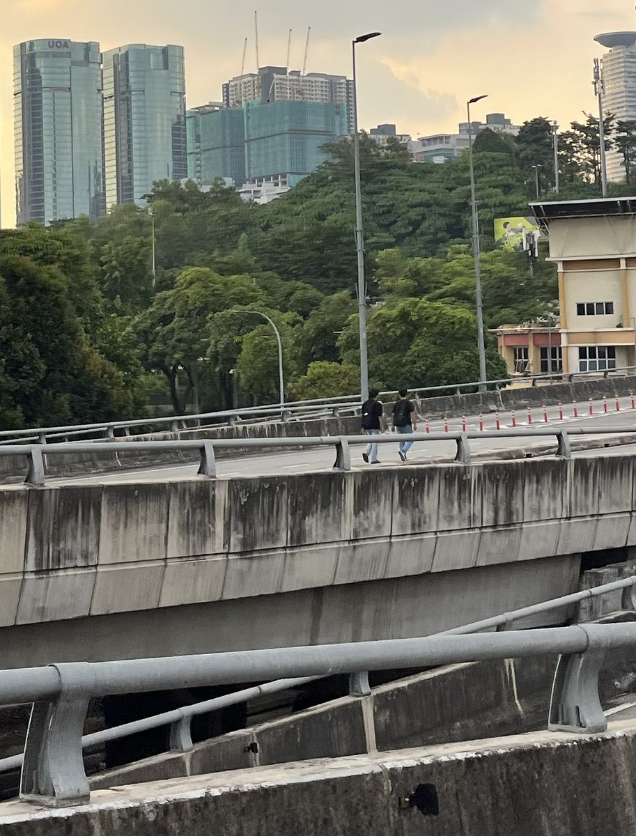 There are some seriously unloved KTM stations in Malaysia but Angkasapuri must be near the top of the list. Car-brained planning that prioritises a highway &amp; cuts off access from nearly all directions, with no car-free crossing of the nearby Klang River.  🧵