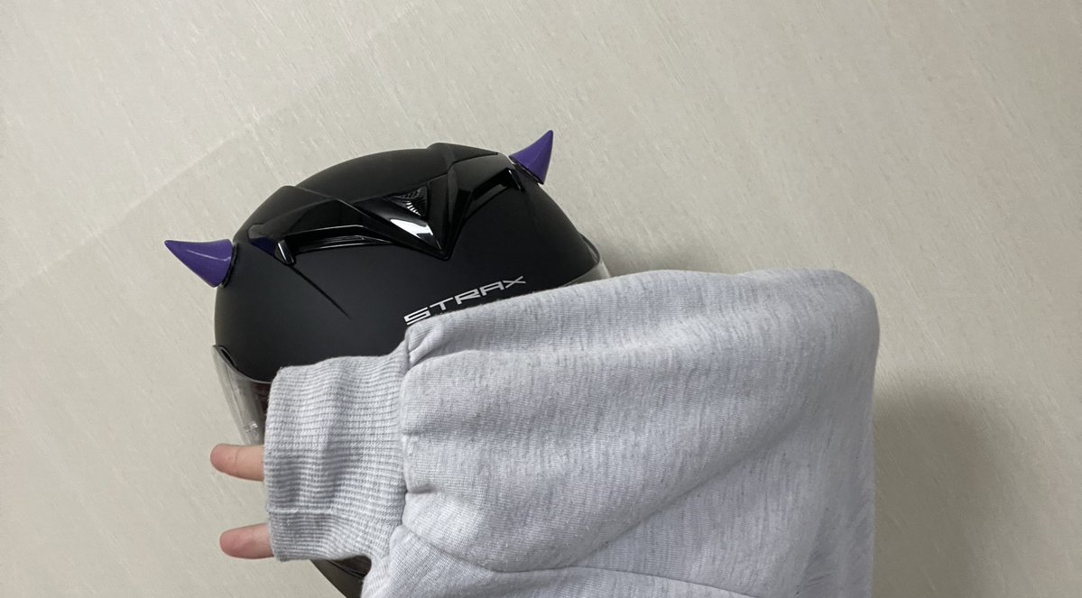 バイクに紫入れるからメットも😈✨️