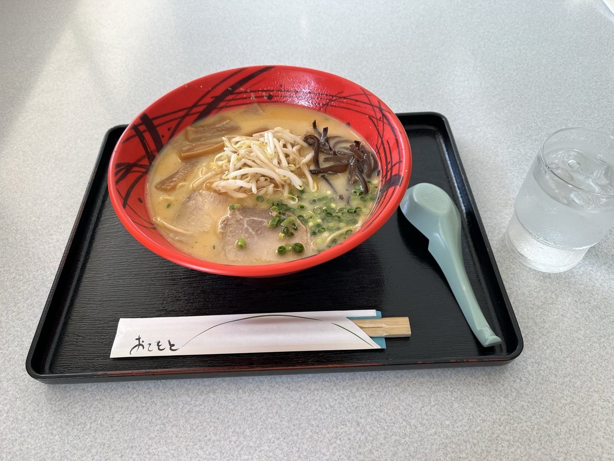 鹿児島あっちゅーまだったぁぁぉ😭💦
飯も全部美味いし呑みもカラオケも楽しいし同じカウンターで呑んでた知らないオッチャンも良い人だし最高すぎた🤣❤️
オススメの鹿児島ラーメン食べ忘れたから桜島SAで黒豚ラーメン食いました🫡
えーすけまた遊ぼーねぇ🫰🏻✨