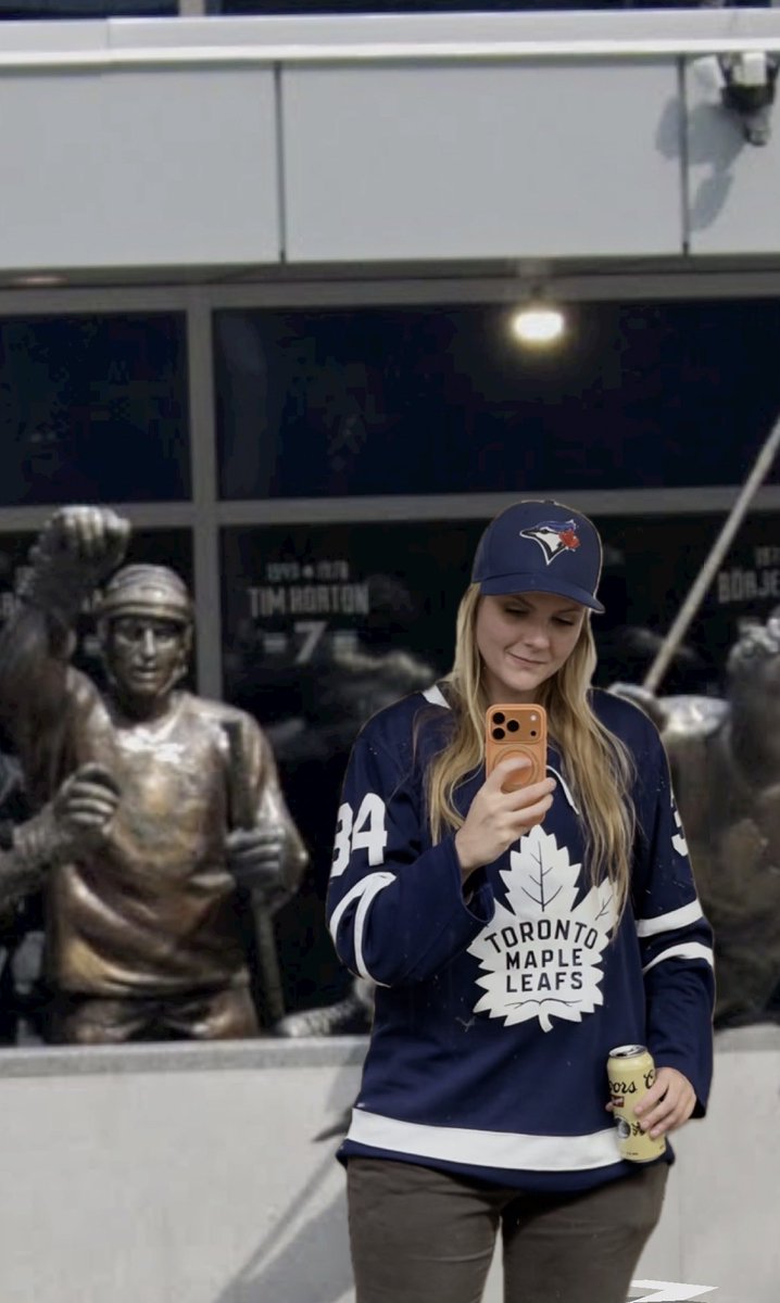 7thSwordsMan7's tweet image. Just send all your selfies to me first Steph. No more stalls , especially with feet.🤣