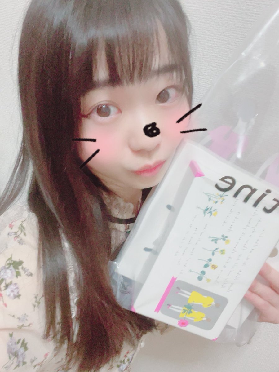 chihoAchiho's tweet image. 差し入れもチェキもいっぱい😭✨
ありがとうございます😭💕
みんなの愛に包まれて幸せいっぱい。
来てくれるだけでも嬉しいのに
ほんとにほんとにありがとうございます！

今日もいってきます！！