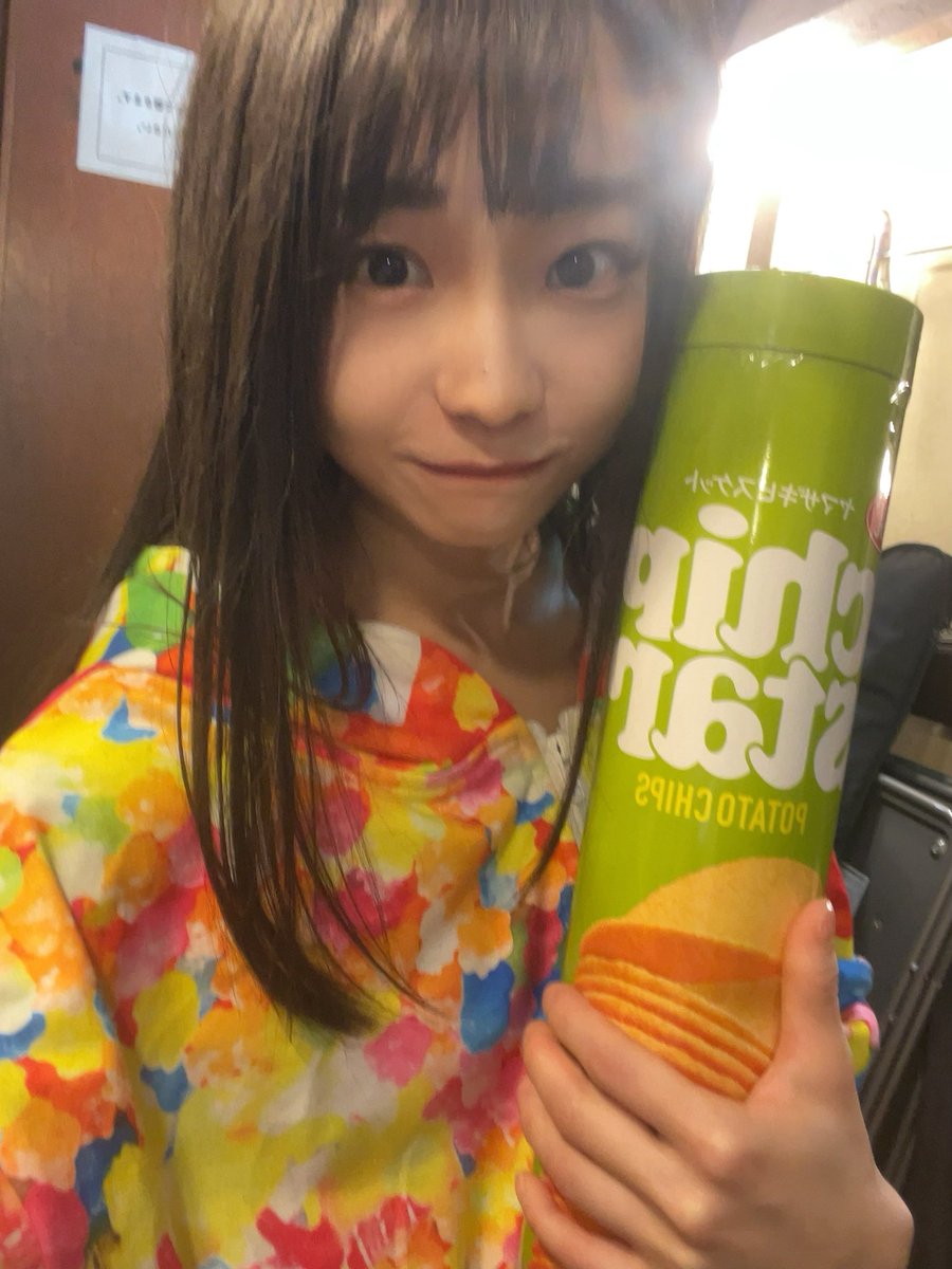 chihoAchiho's tweet image. 差し入れもチェキもいっぱい😭✨
ありがとうございます😭💕
みんなの愛に包まれて幸せいっぱい。
来てくれるだけでも嬉しいのに
ほんとにほんとにありがとうございます！

今日もいってきます！！