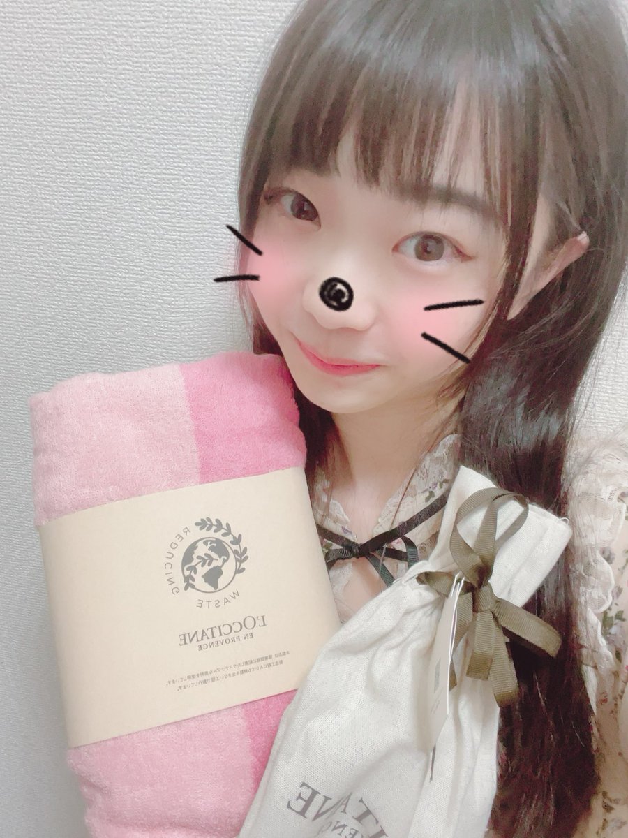 chihoAchiho's tweet image. 差し入れもチェキもいっぱい😭✨
ありがとうございます😭💕
みんなの愛に包まれて幸せいっぱい。
来てくれるだけでも嬉しいのに
ほんとにほんとにありがとうございます！

今日もいってきます！！