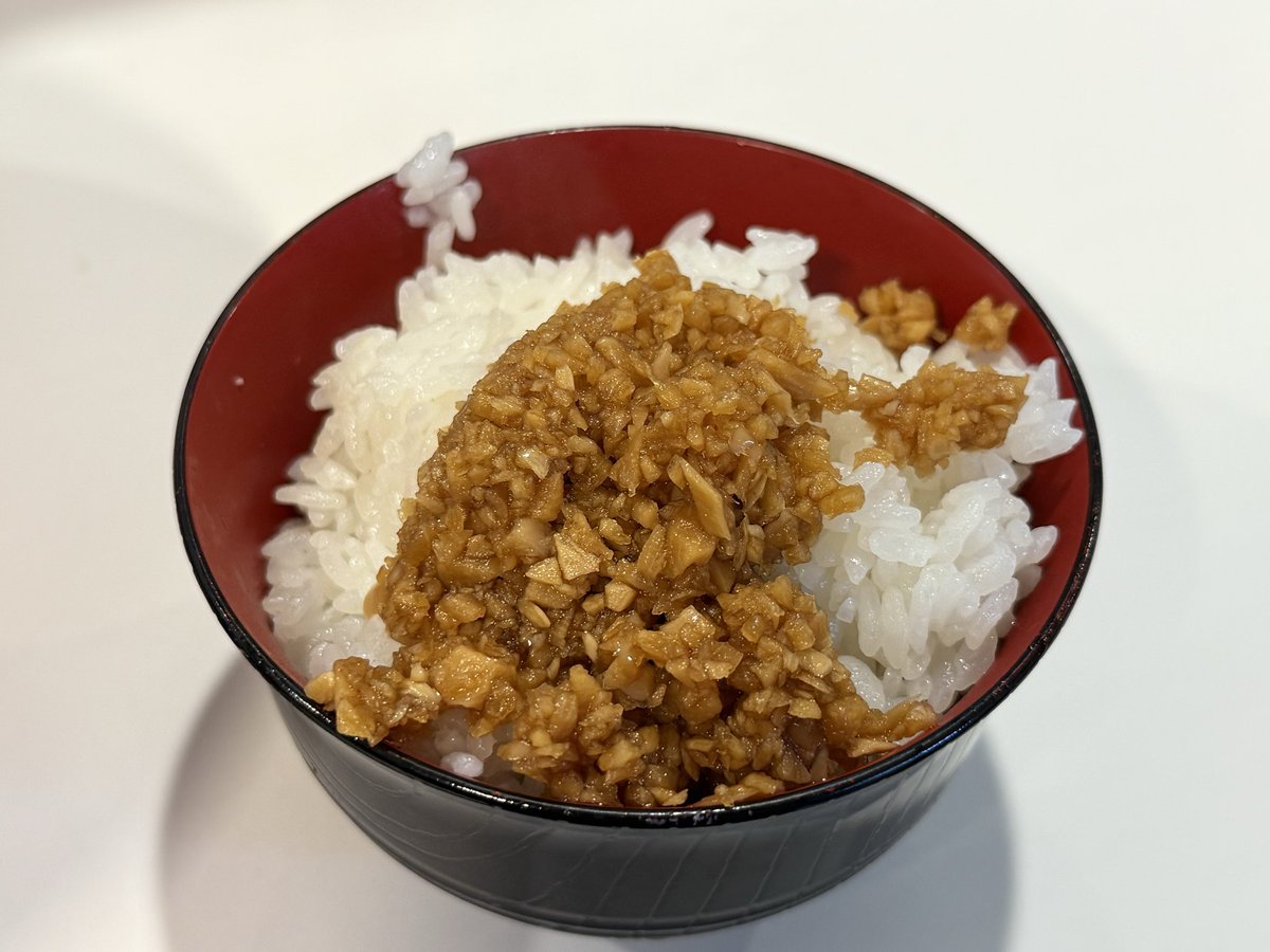 裏限定『和ぶらそば』＋うずら＋ライス

本日臨時営業。
困った。
旨い…。
きっと次回もあぶらそばと選択を迫られる。
3月はあぶらそばを選んだので、今回は和ぶらにしたけど、どちらも好み。
更には、辛くもできるから選択肢が増える。
困った。
あと、すすむ君も旨い。
常備希望！
ご馳走様でした！