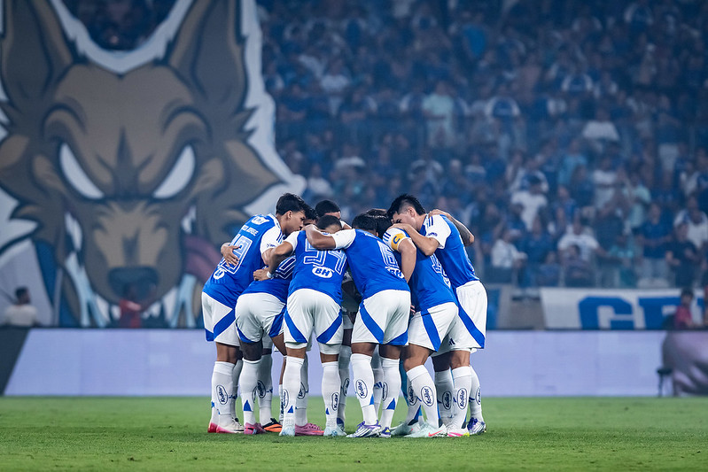 A notícia boa de hoje: 

Com a vitória, o Cruzeiro chegou a 56 pontos e praticamente garantiu a vaga na Libertadores de 2026. 

Segundo a UFMG, a chance de ficar no G6 com 56 pontos é de 61%.

Para G4, nosso objetivo, também está bem perto; falta conquistar 10 pontos em 27