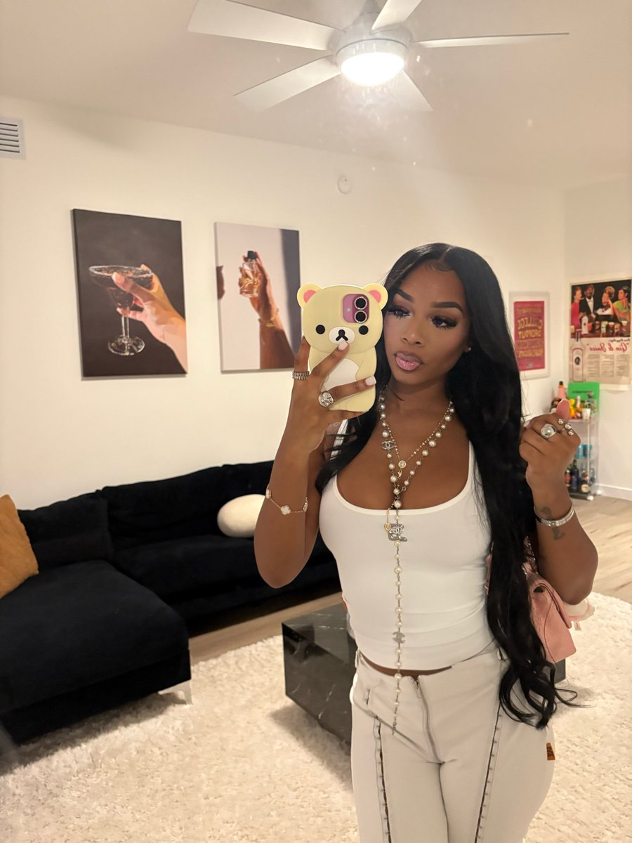 L ˚୨୧⋆｡˚ ⋆ (@helovelayy) on Twitter photo 