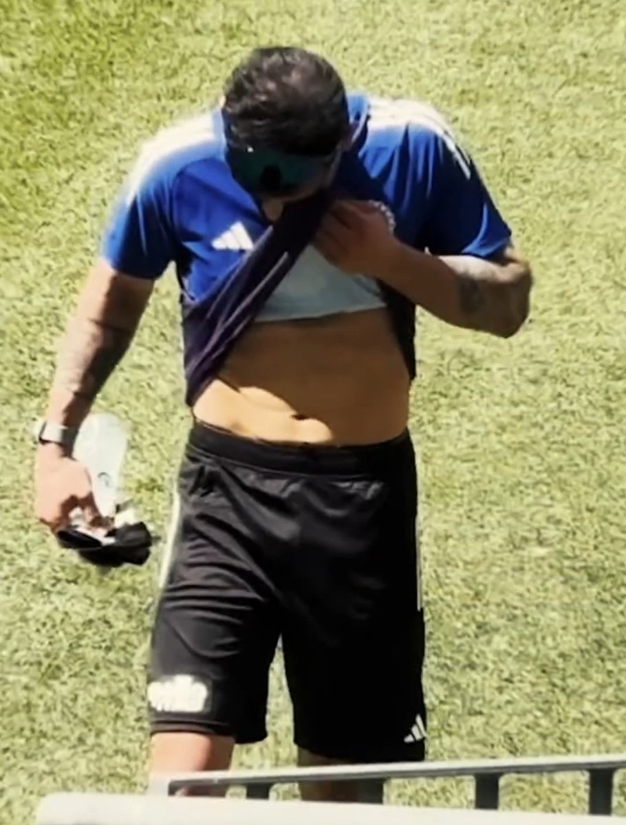 THE SIX PACK ABS OF VIRAT KOHLI. 🐐

- The fitness level of King Kohli at 36 is Just Insane..!!!! 🥶