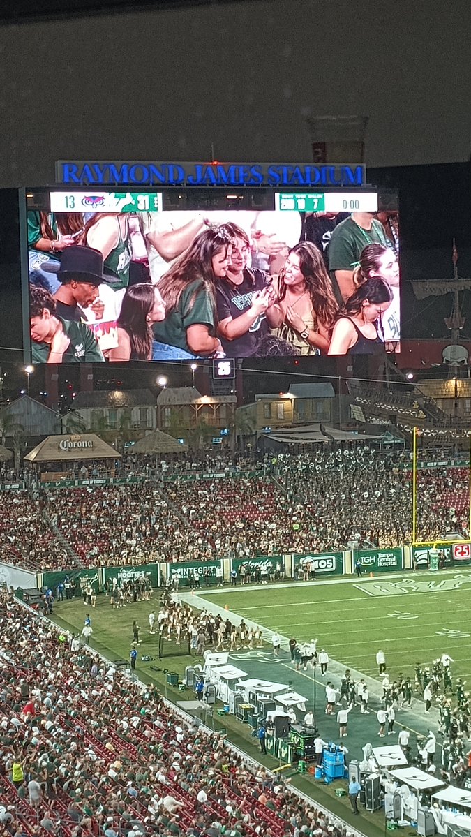 USF 31 FAU 13 end 3rd in Tampa. #USFFootball #FAUFootball #dougmilesmedia #American_Conf #CollegeFootball
