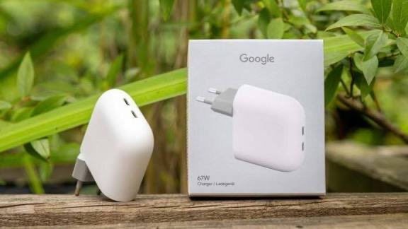 metacom79's tweet image. Google bringt das erste Ladegerät in die EU, welches die neuen Pro-iPhones mit voller Geschwindigkeit laden kann. Möglich macht das der neue AVS-Ladestandart. So können sie von 0-50 % in 20 Minuten geladen werden. Das Ladegerät unterstützt auch den PPS-Ladestandart, mit dem fast…