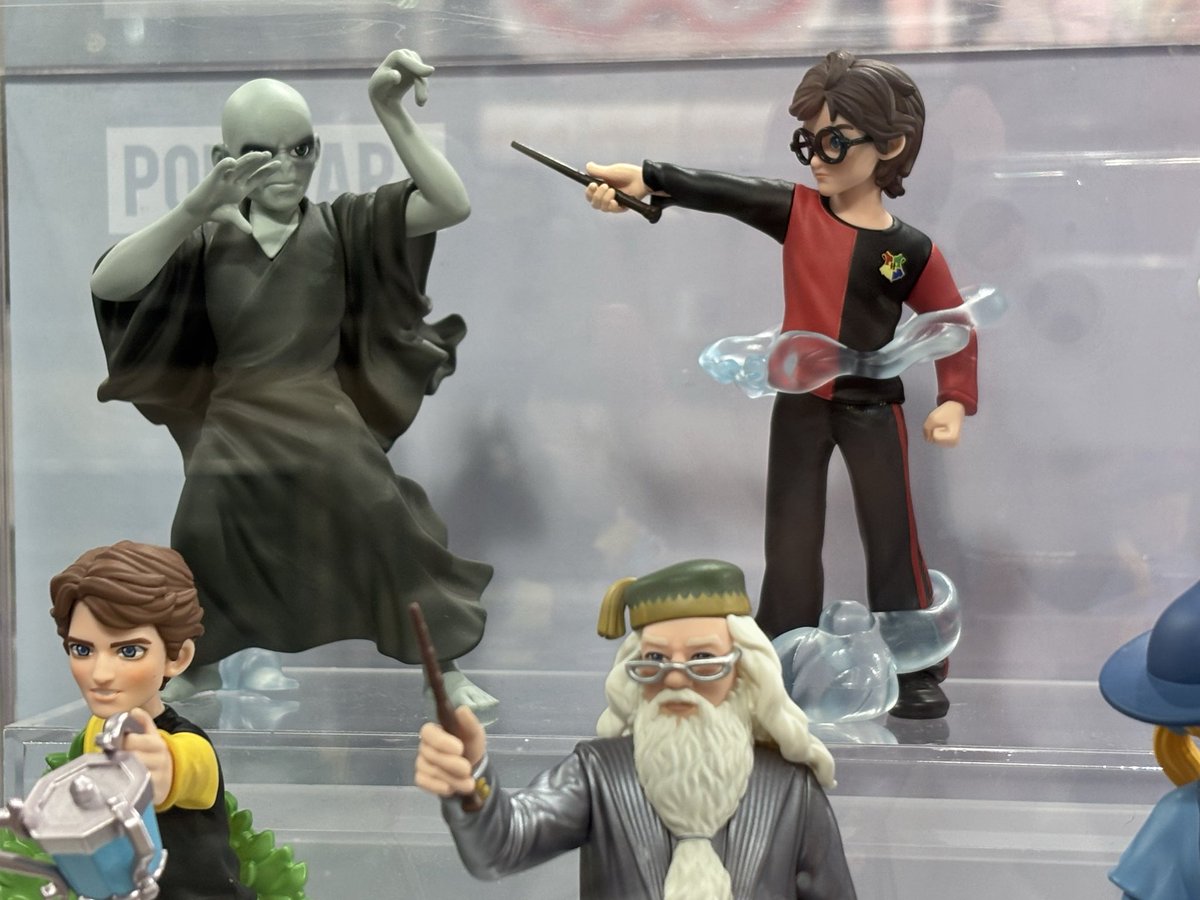 justnarrt's tweet photo. Voldy: come here u (cute) little one
Harry: FUCK OFF TO HELL U UGLY NOSELESS MF💥💥💥💥

#volhar https://t.co/UFfWpsfku1