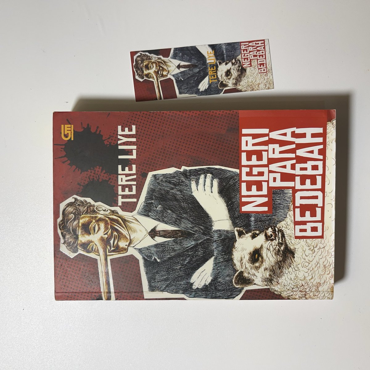 namastealldamn's tweet photo. WTS Want To Sell Novel Negeri Para Bedebah karya Tere Liye 
Minus ada halaman renggang sisanya aman 
50k 
Bisa split untuk dapat free ongkir di Shopee
https://t.co/y61QJFT7lL https://t.co/mRV7Ivg5k4