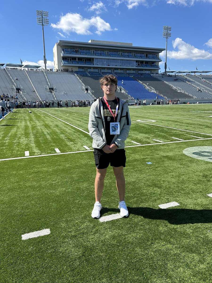 DaxAllen_02's tweet photo. Thank you @CitadelFootball for inviting to the game today! Had a great time! @CoachRAPinilla @PHSBulldogsFB https://t.co/12AHkBQ6jm