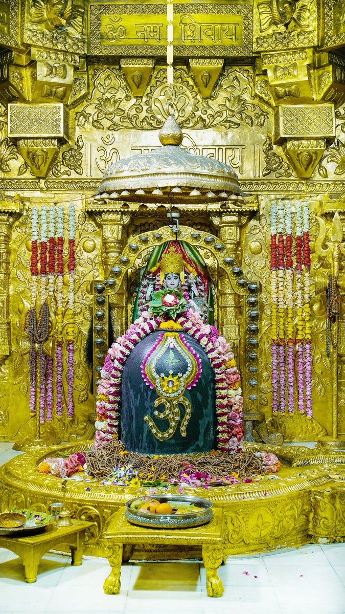 Somnath_Temple's tweet image. श्री सोमनाथ महादेव मंदिर,
प्रथम ज्योतिर्लिंग - गुजरात (सौराष्ट्र)
चतुर्दशी ( मासिक शिवरात्रि )
प्रातः श्रृंगार
10255890
#somnath #mahadev #shivji
#bhakti #somnathlivedarshan #somnathtemple