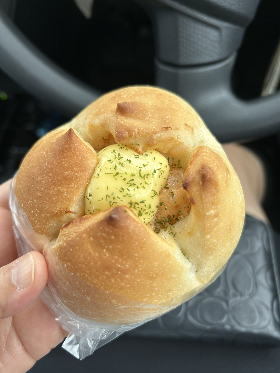 Good afternoon friends.

I went to the bakery, and picked up two pieces of bread.

I think if I eat both ,I’ll get sleepy.
 
I have to drive for long time, so I should only eat one.

Which should I choose?

Today’s lunch
“Honey &amp; walnut pan”
“Taramo(Mashed potato with Tarako)pan”