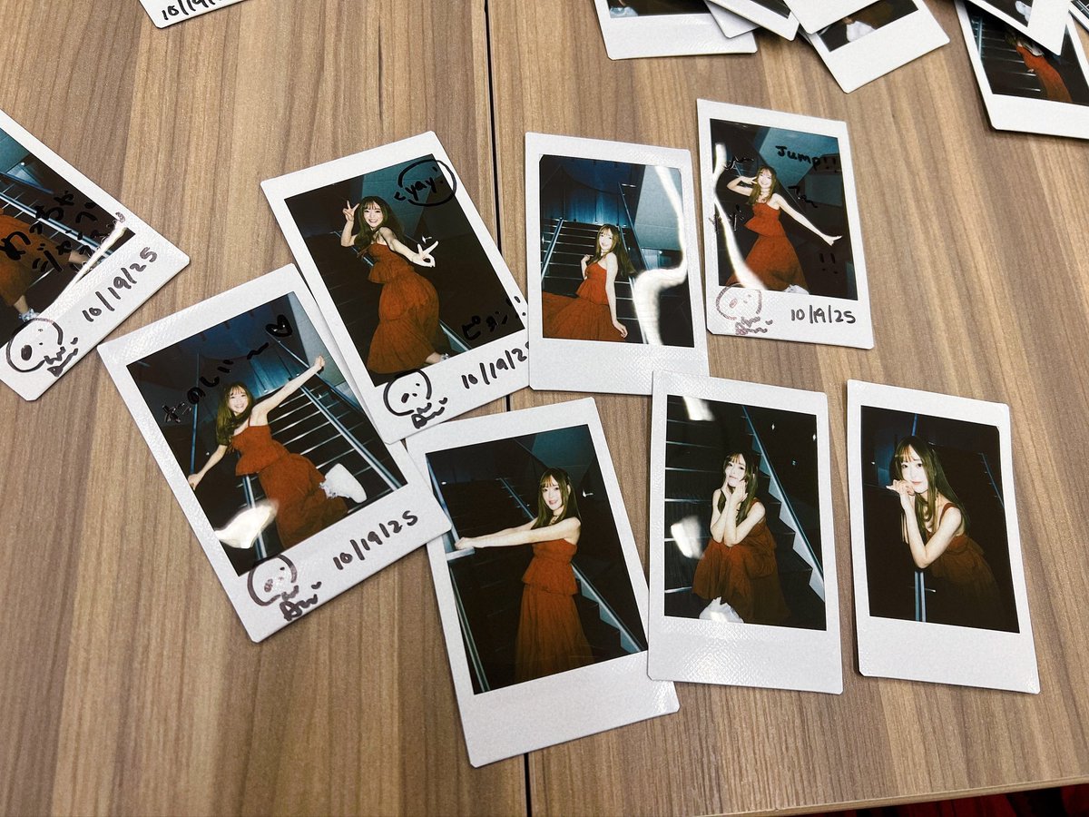 けけ(ヶ´∀`) チェキ 後半からチェキふざけ過ぎてw 全部飛んでるww ちゃんと真面目なのも