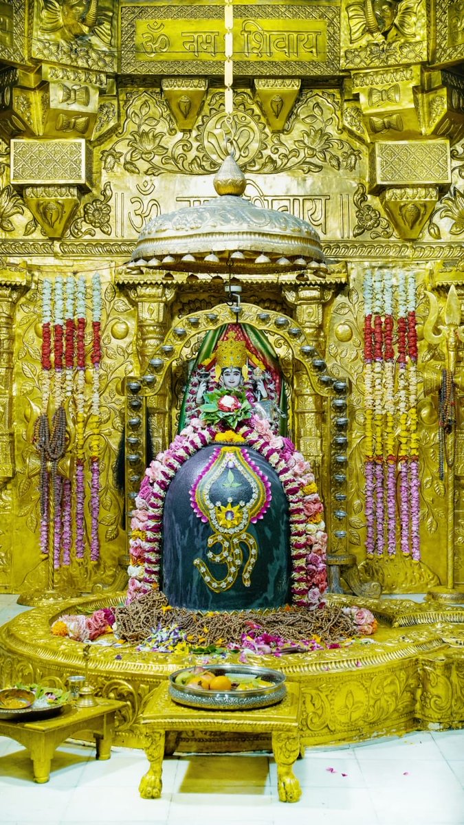 12Jyotirling's tweet image. श्री सोमनाथ ज्योतिर्लिंग जी के आज के मंगला शृंगार आरती दिव्य दर्शन 19.10.2025