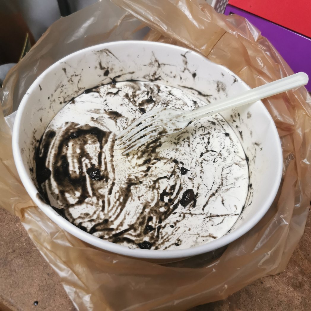 今日のランチはイカ墨パスタ
うまうま🐷👍️