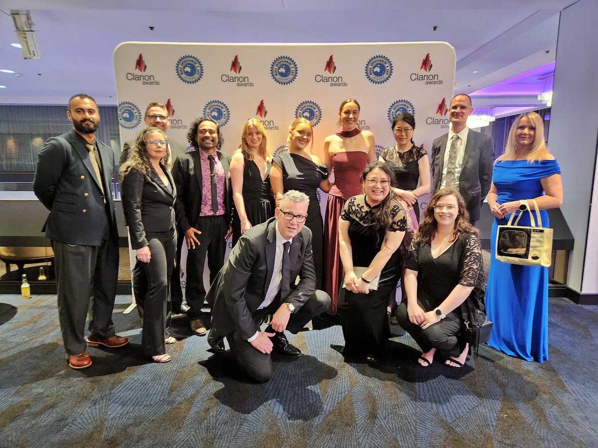 Ludges's tweet image. Journalism team of @UniofQld makes a big showing at the Queensland Clarion Awards &amp;amp; SCA Head of School Jenna Ng presented the Most Outstanding Contribution to Journalism Award to Andrew Lofthouse @UQCom_Arts @Loftea