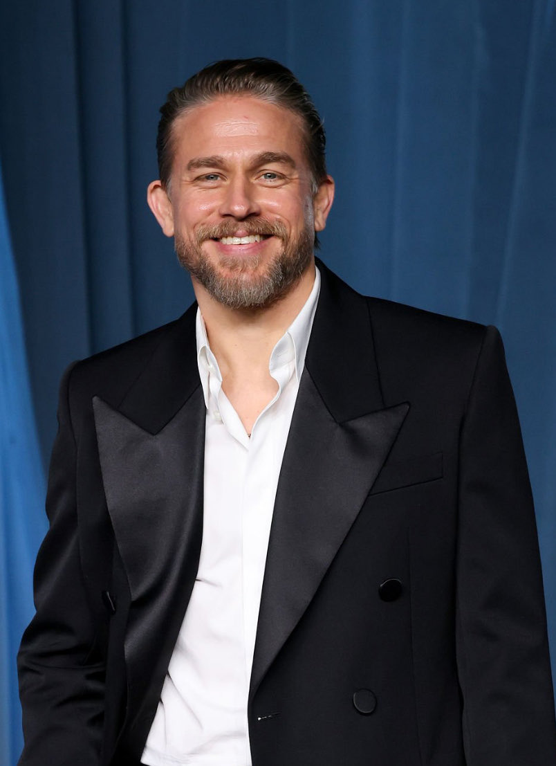 thehandhhub's tweet photo. Goodness gracious!!! 😮‍💨

Charlie attended the 5th Annual Academy Museum Gala this evening looking absolutely gorgeous in all black 🥰

Mr. Hunnam you never cease to amaze us ✨

#charliehunnam #happysaturday #gala #sharpdressedman https://t.co/5DCpjtPcMM