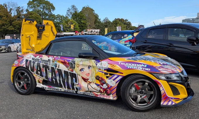 Arkさんのわためぇへの愛が溢れるエスロクわためぇ号! ライニングパネルのSDわためぇを描かせてもらいましたっ カスタム総額聞いたら泡吹いて倒れました #痛車天国2025秋 #つのまきあーと