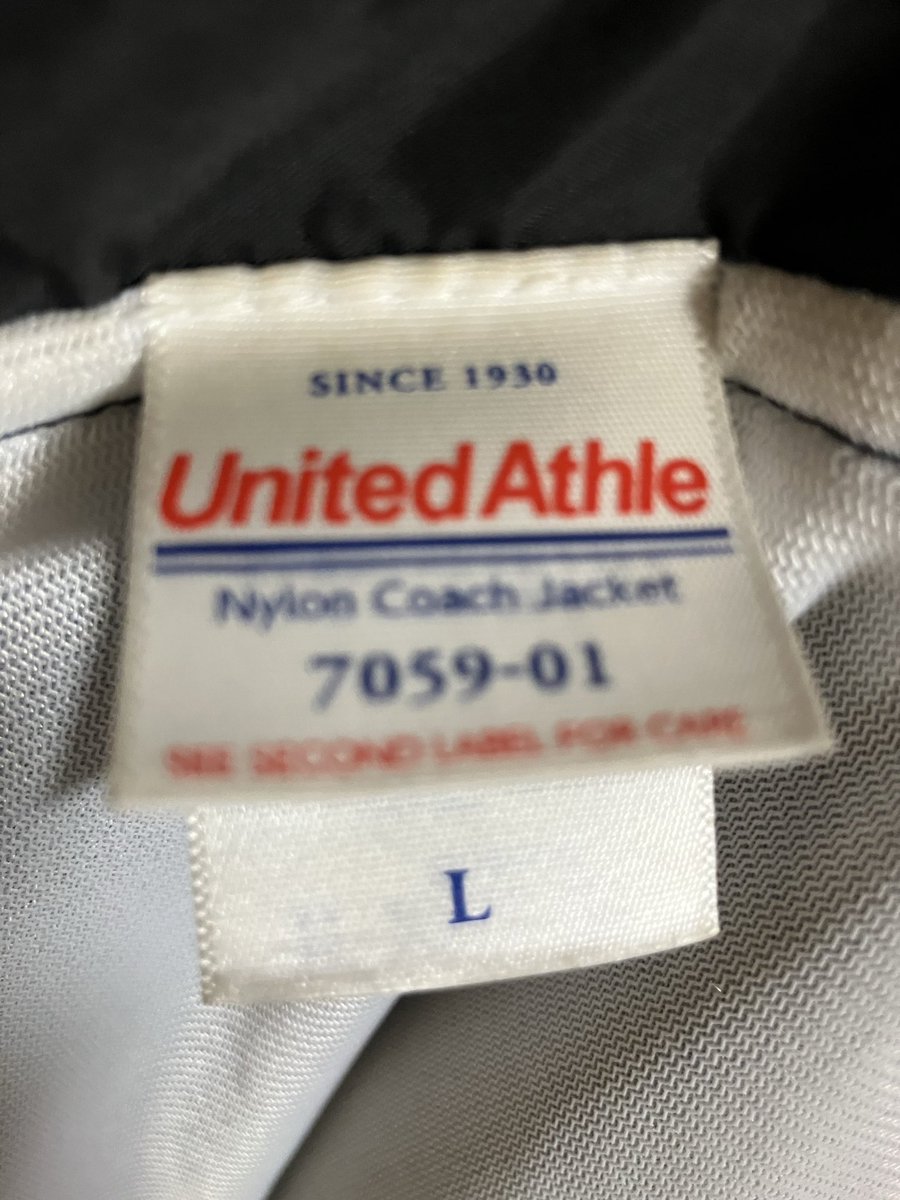 エルレのコーチジャケット買った人に教えてほしい事があるんだけど