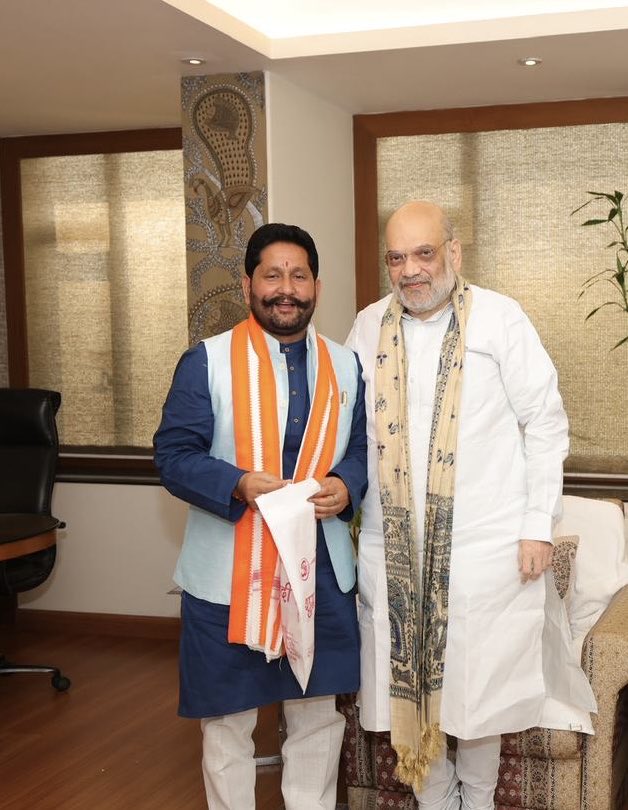 01RAJESHSINGH's tweet photo. पटना में कल देश के यशस्वी, प्रखर एवं जनआकांक्षाओं के प्रतीक लोकप्रिय अति प्रभावी माननीय गृह व सहकारिता मंत्री आदरणीय श्री @AmitShah जी से शिष्टाचार भेंट करने का अवसर प्राप्त हुआ। https://t.co/HHEOyYKFlT