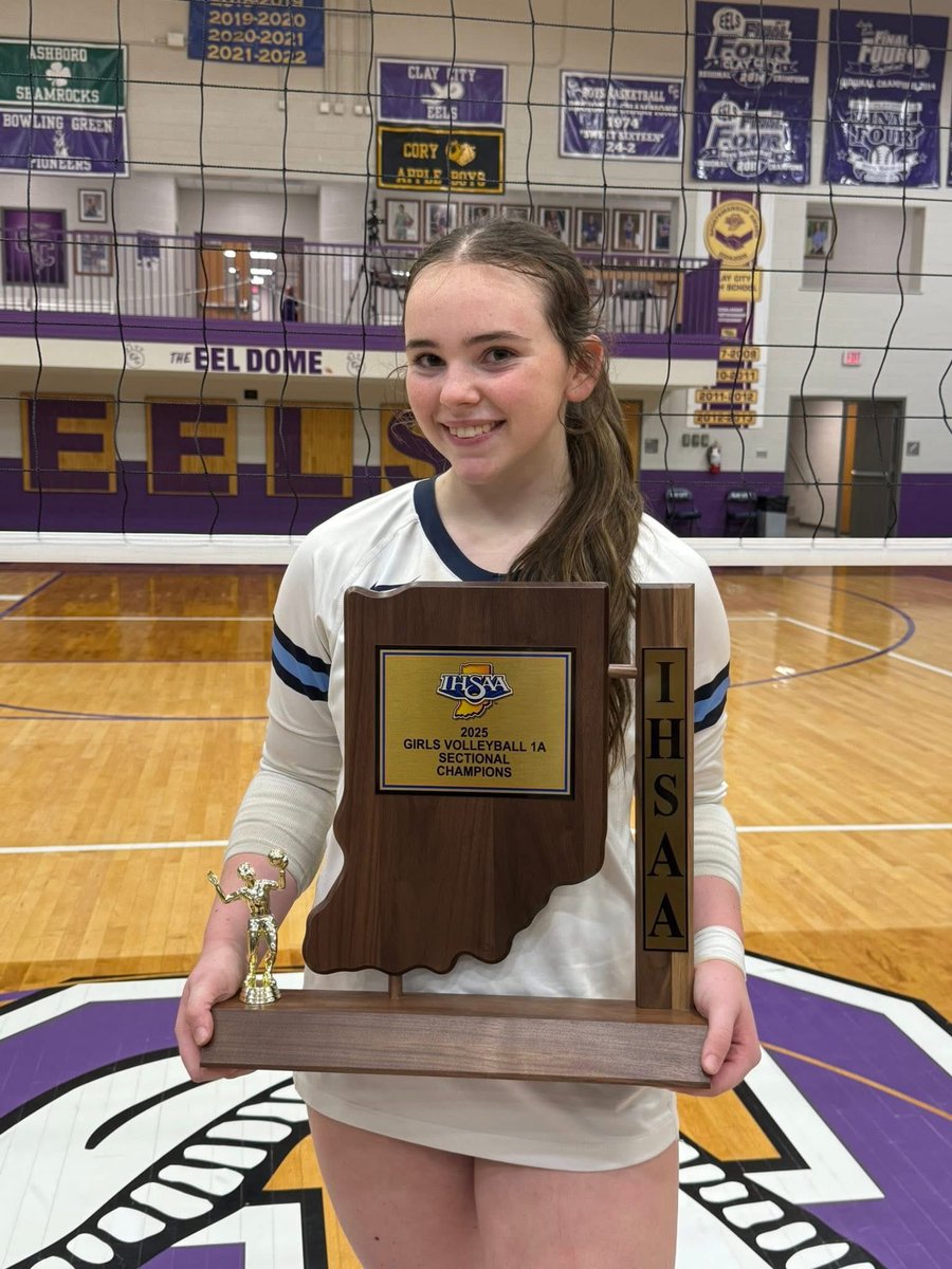🚨SOPHOMORE PEYTON GAMBILL BREAKS SCHOOL RECORD FOR MOST DIGS IN A SEASON! Previous record was 569 digs, Peyton not only broke it tonight, but will still be adding to it next weekend at regionals!! We are so proud of you Peyton!!👏🎉
<a href="/Tdavid_21/">Travis David</a> <a href="/IHSAA1/">IHSAA</a> <a href="/ihsvca/">IHSVCA</a> <a href="/PrepDig/">Prep Dig 🏐</a>