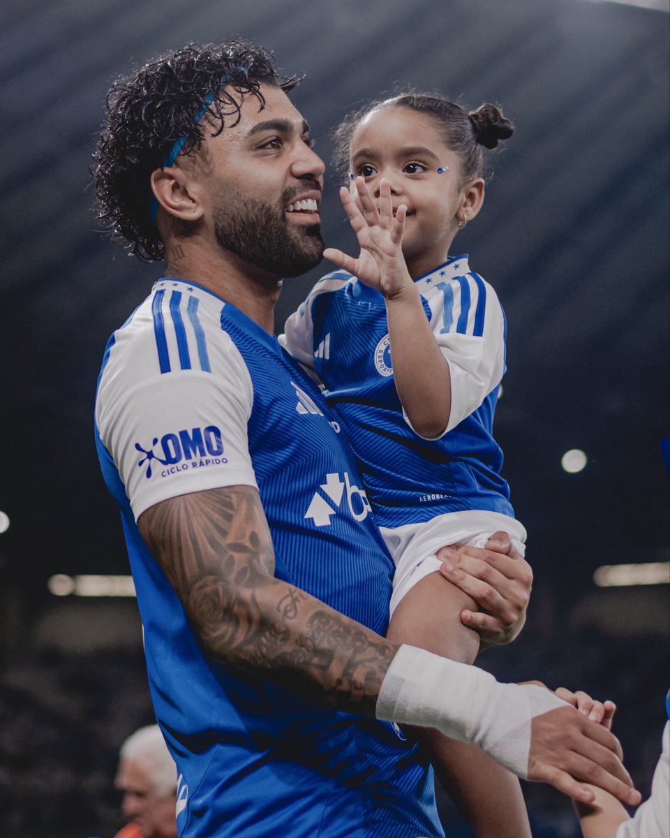 gabigol's tweet photo. Mais do que o desempenho, era muito importante os 3 pontos e conseguimos isso juntos! Obrigado pelo apoio Nação Azul 💙🙏🏽 https://t.co/Wqw44RxHuc