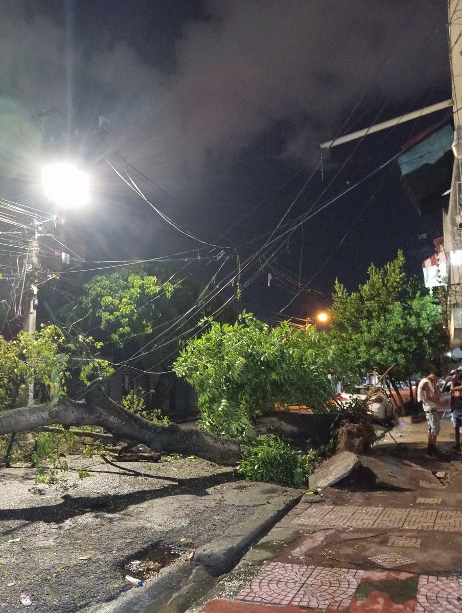 Buenas noches,  4to. La estación de bomberos ver, ésto sucedió calle José Nicolás Casimiro Ensanche Espaillat