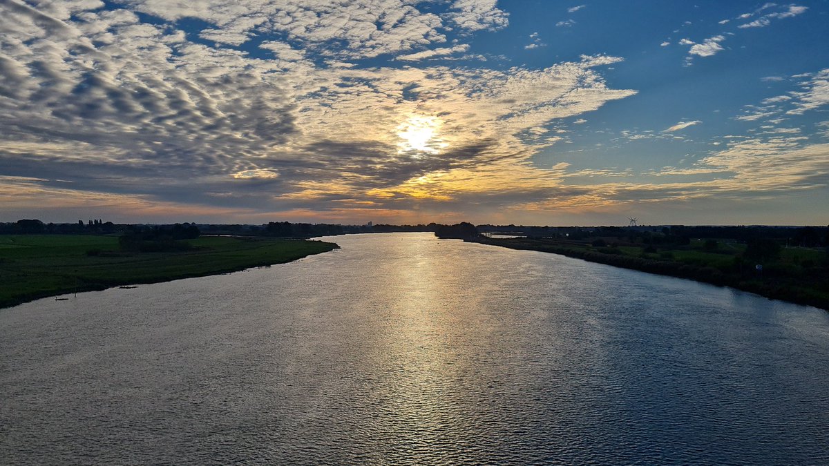Zondagochtend, rivier de IJssel <a href="/gemKampen/">Gemeente Kampen</a> <a href="/KampenTourist/">Kampen Tourist Info</a>