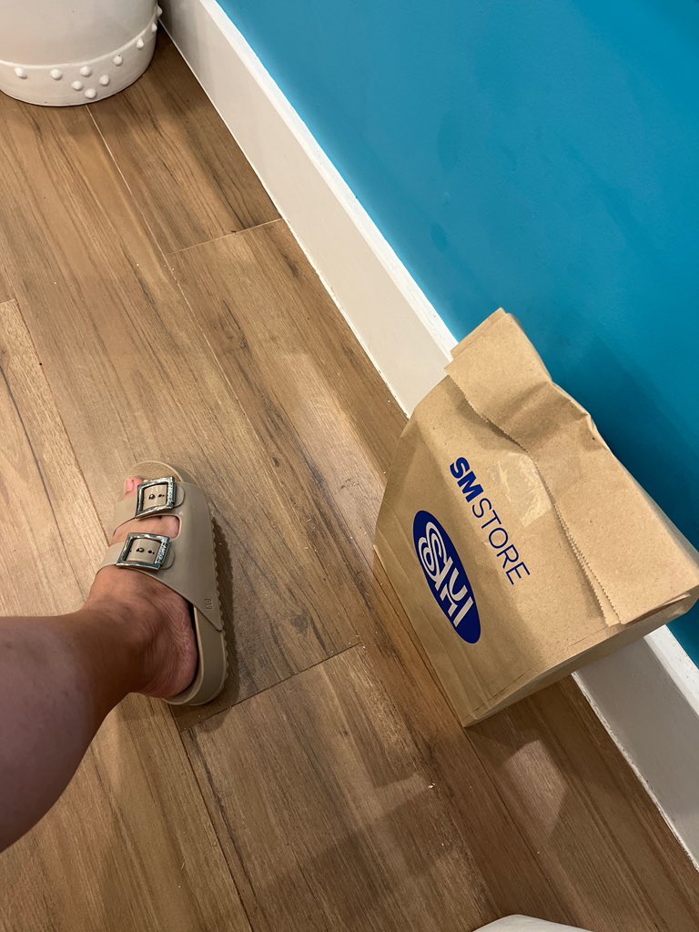 lavlianjeli's tweet image. Baka naman deserve ko umagaw ng konti sa tf at sahod kase ang sipag sipag ko ngayong October 😅 #pampertime #metime  @nailaholics