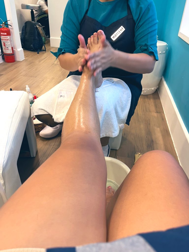 lavlianjeli's tweet image. Baka naman deserve ko umagaw ng konti sa tf at sahod kase ang sipag sipag ko ngayong October 😅 #pampertime #metime  @nailaholics