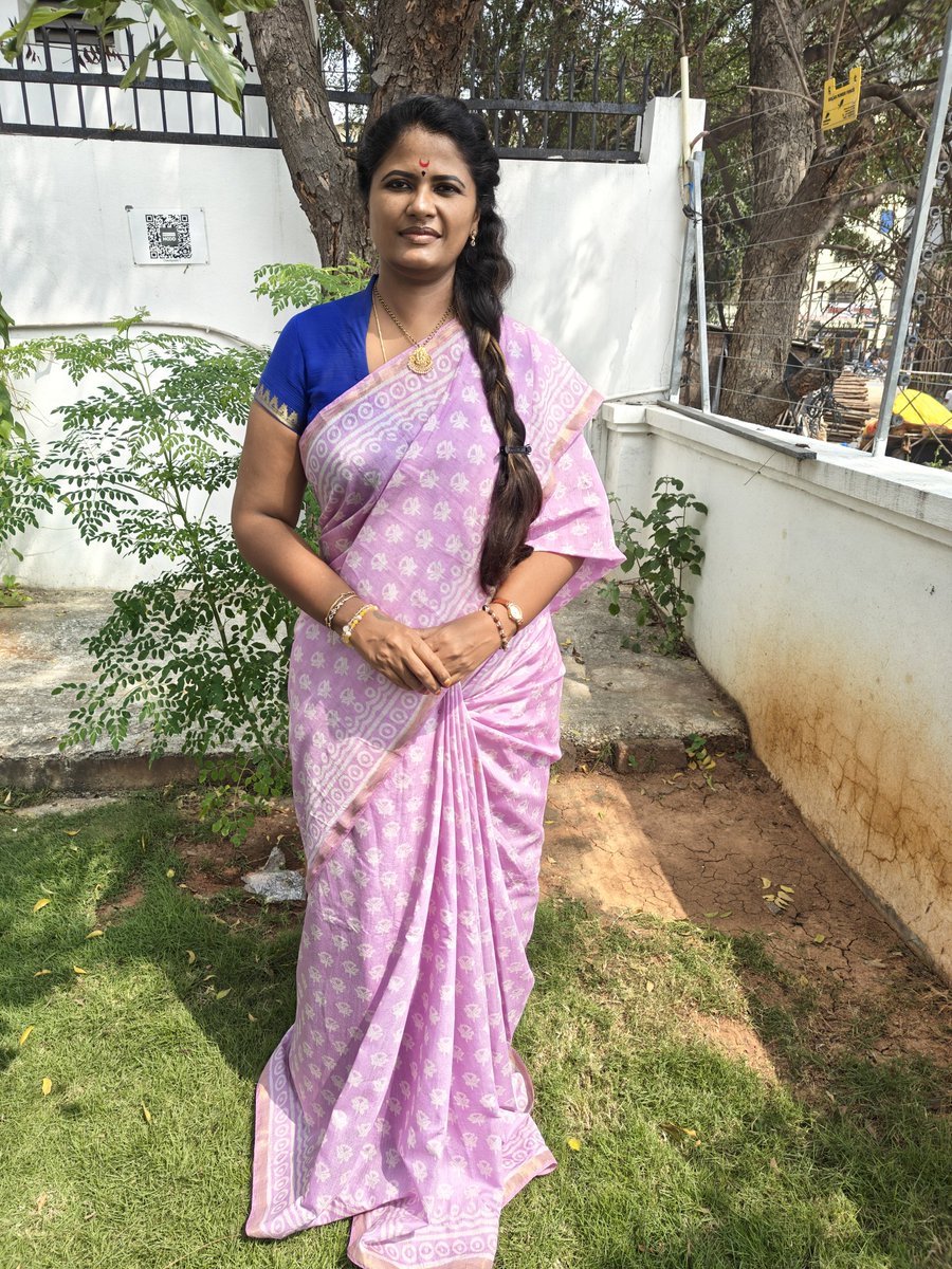 mounikasunkaras's tweet image. ఇది Chanderi TussarSilk Cloth  మీద చేసిన Traditional Block Print #handloom Sari. #batikprinting Handloom Pattern ఇది.
#vocalforlocal 

Assam వెళ్ళినప్పుడు చీర Color Select చేసుకుంటే Batik Print వేసి ఇచ్చారు.

Assam లో చాలా పనుల్లో ఆడవాళ్ళదే రాజ్యం...
కామాఖ్య శక్తి పీఠం కదా.