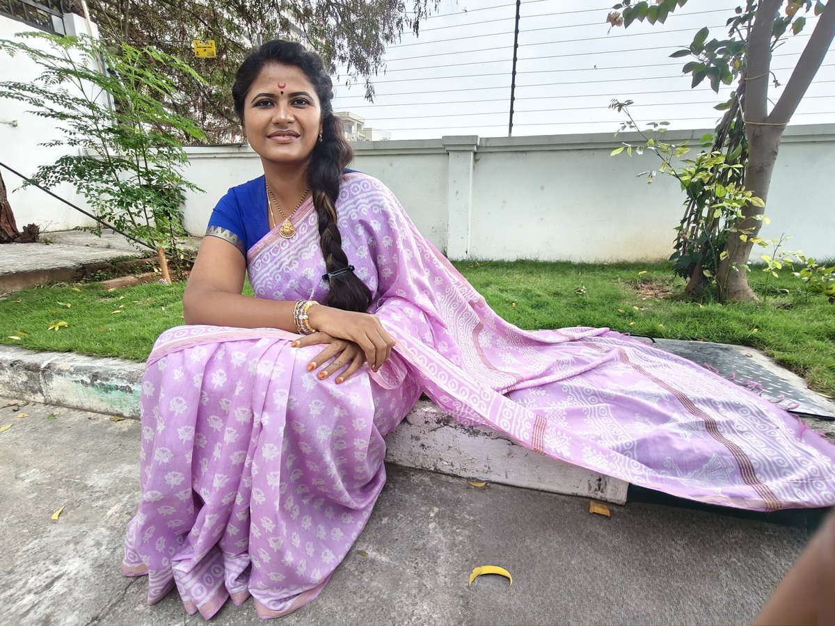 mounikasunkaras's tweet image. ఇది Chanderi TussarSilk Cloth  మీద చేసిన Traditional Block Print #handloom Sari. #batikprinting Handloom Pattern ఇది.
#vocalforlocal 

Assam వెళ్ళినప్పుడు చీర Color Select చేసుకుంటే Batik Print వేసి ఇచ్చారు.

Assam లో చాలా పనుల్లో ఆడవాళ్ళదే రాజ్యం...
కామాఖ్య శక్తి పీఠం కదా.