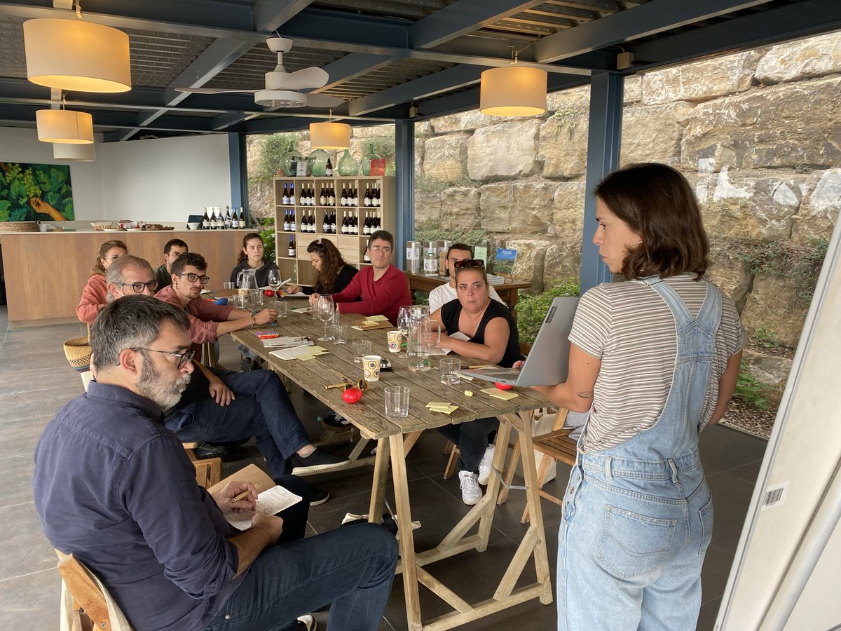 JuntsTiana's tweet photo. III Jornada de Treball del govern de Junts per Tiana. 

❤️ Un any més planifiquem el nou curs polític i treballem en equip els objectius de futur.
❤️ Reforcem vincles i incorporem la mirada dels més joves a l’experiència del grup més veterà.
#SomPoble https://t.co/xNQVXt5XEI