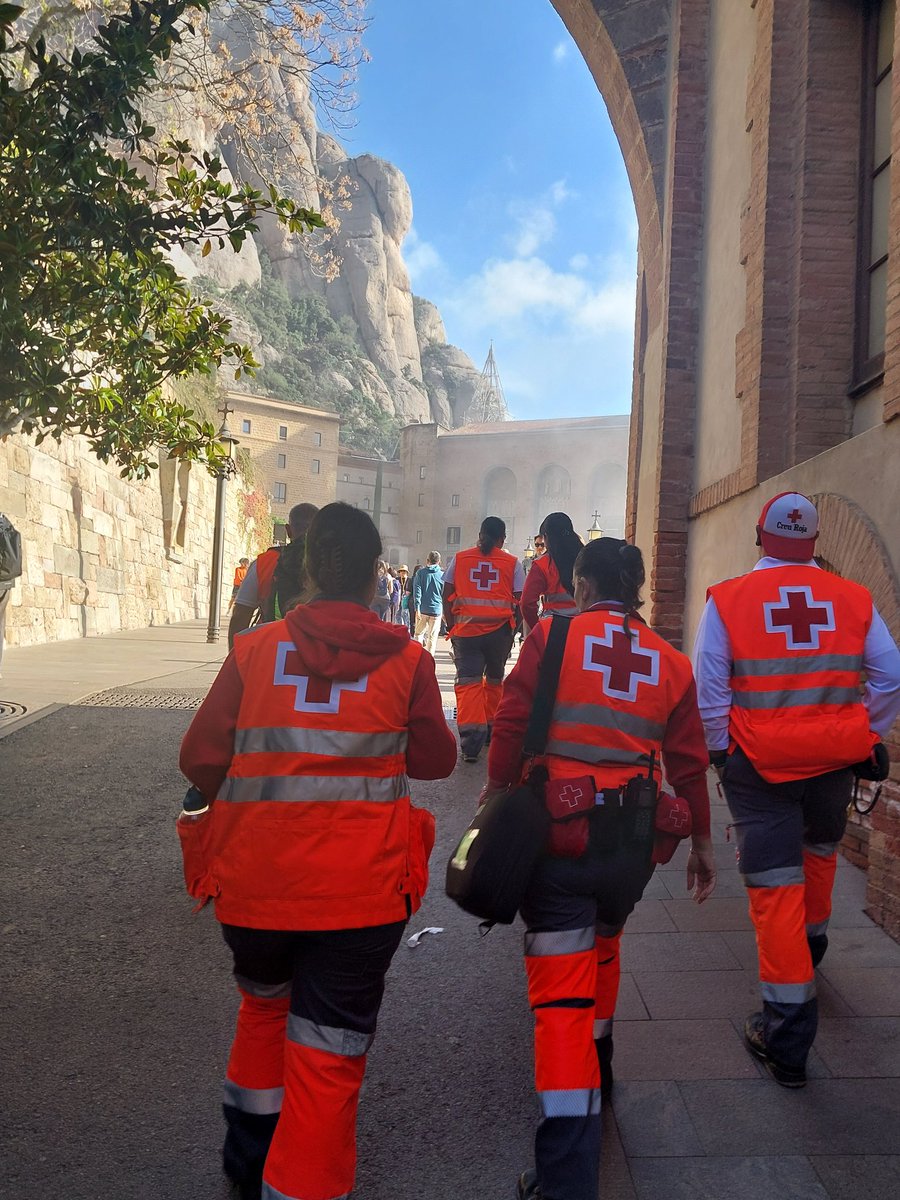 Un cap de setmana més ens trobem a l'Abadia de Montserrat! No dubtis en apropar-te si ho necessites! 
#CreuRoja #CreuRojaMontserrat #Montserrat #Voluntariat #Preventiu
