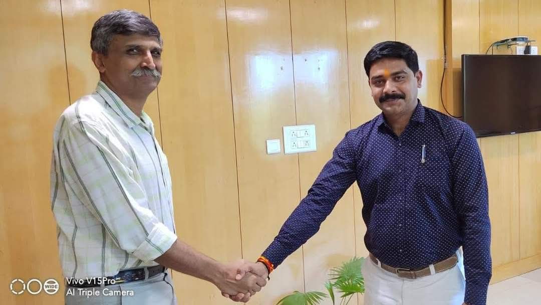 dsdeepaksharm11's tweet image. मेरे आदरणीय जी श्री विजय सिंह यादव जी आईपीएस राज्य सूचना आयुक्त भोपाल मध्यप्रदेश को जन्मदिन की हार्दिक बधाई एवं शुभकामनाएं।।🎂💐🙏🏻