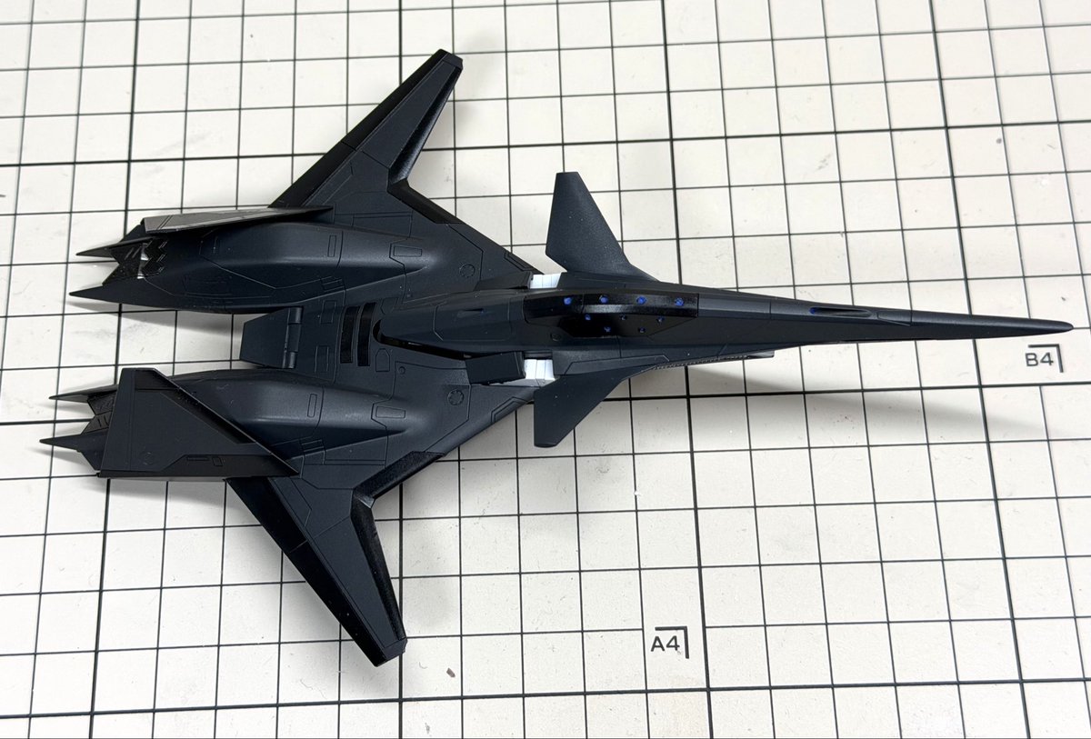 エースコンバット1/144 ADF-01ファルケンの組み立て開始！
黒系機体の塗装は難しい。
ジャーマングレーで機体色を塗装。
パネル塗り分けは黒で試してみます。
 #エスコン模型展