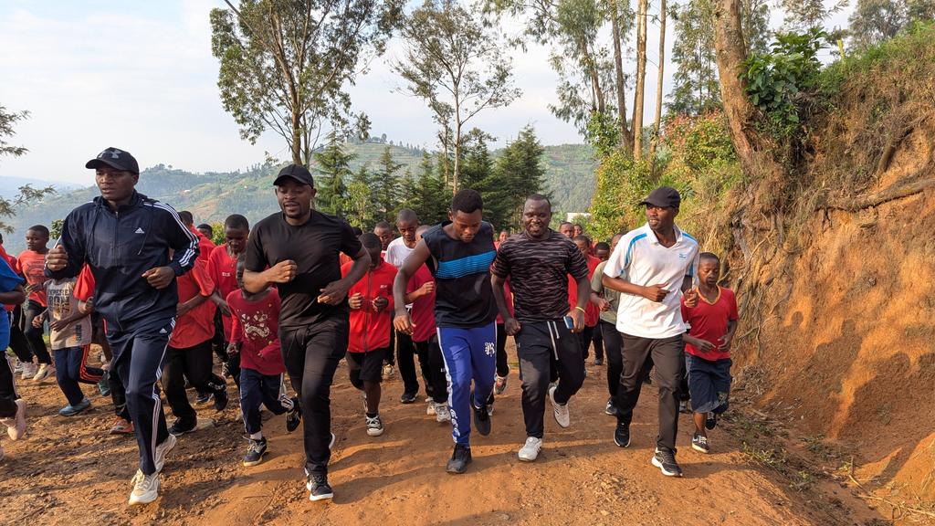 uwasevincent01's tweet photo. 4 Kilometers for a Healthy Life !!
Today in @GakenkeDistrict , #CyabingoSector people of all ages came together for a community sports day! Alongside the fun and unity, health teams carried out screening for non-communicable diseases.
Letβs make sports a lifestyle and kick non-communicable diseases out of our communities for good!
#SportIsHealth #HealthyCommunity #GakenkeMoves