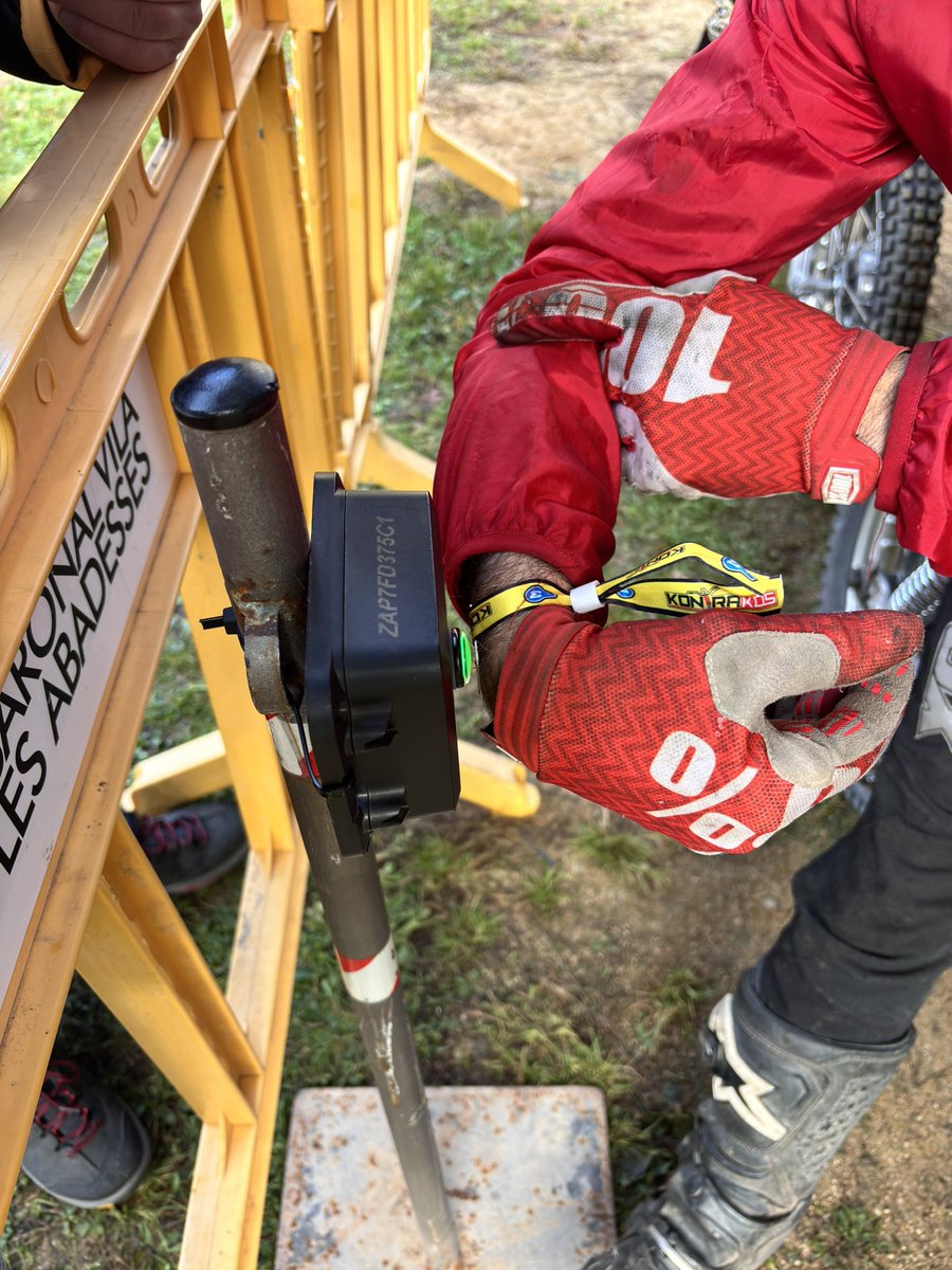 MC_Abadesses's tweet image. 💪A les 8 en punt ha sortit el primer pilot per començar aquesta segona jornada dels #2dtsc . Sort a tots!

#2dtsc2025 #clàssiques #motor #trial #stjoanab #somtrial #santigosa