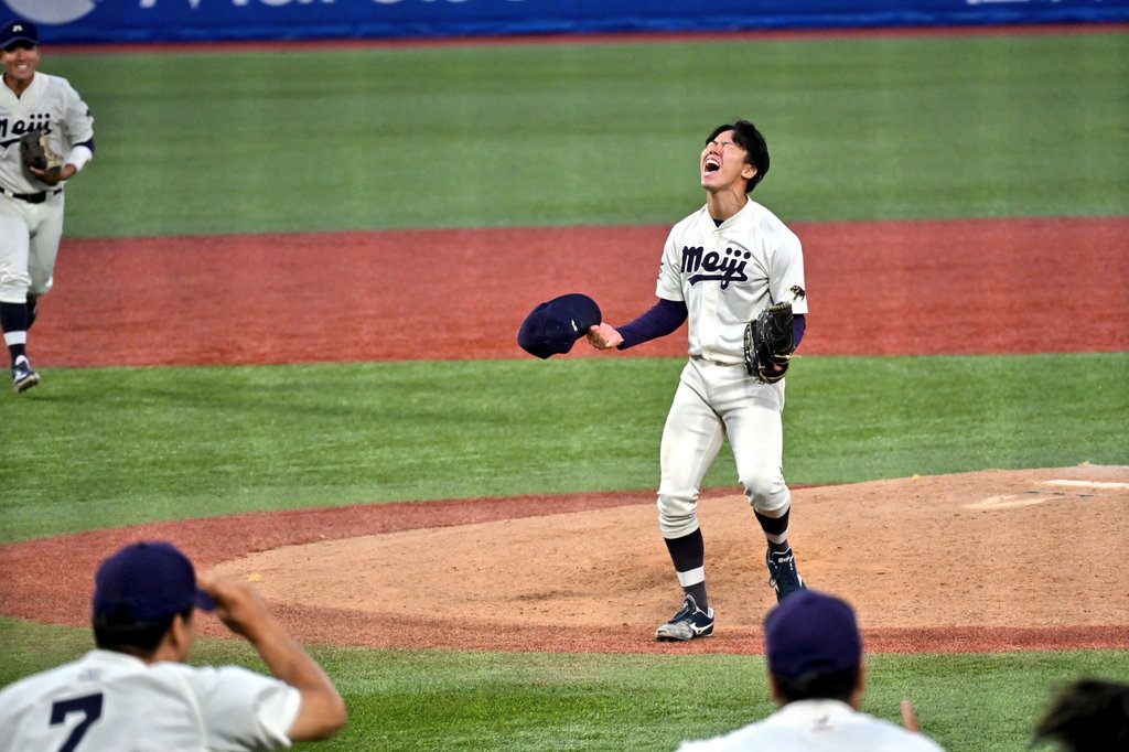 ys51_T's tweet photo. 明治優勝🏆️👑
おめでとう🎊👏🙌💮🎉 https://t.co/zec5sIJ89p