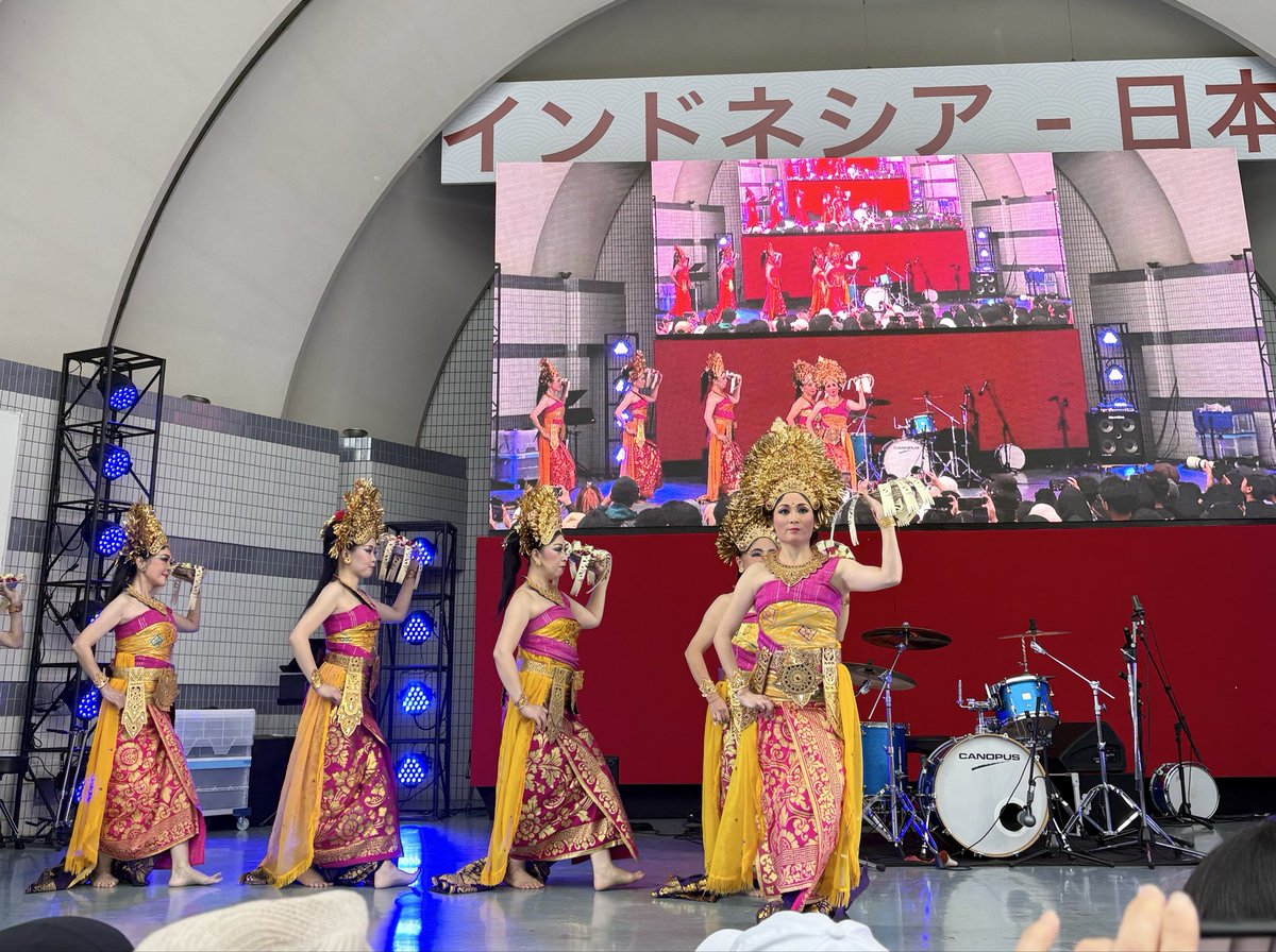 suika_1026's tweet image. トリックスファイアー行ってきたよ〜🇮🇩🪭🔥🗝🔥
インドネシアのお友達とも会えたしご飯食べながら隣りのおばちゃん達とインドネシア語で世間話して楽しく過ごしました〜😆
知り合いが出演してるバリダンスも良かった✌️
#KEYTOLIT #TRICKS   
#インドネシアフェスティバル