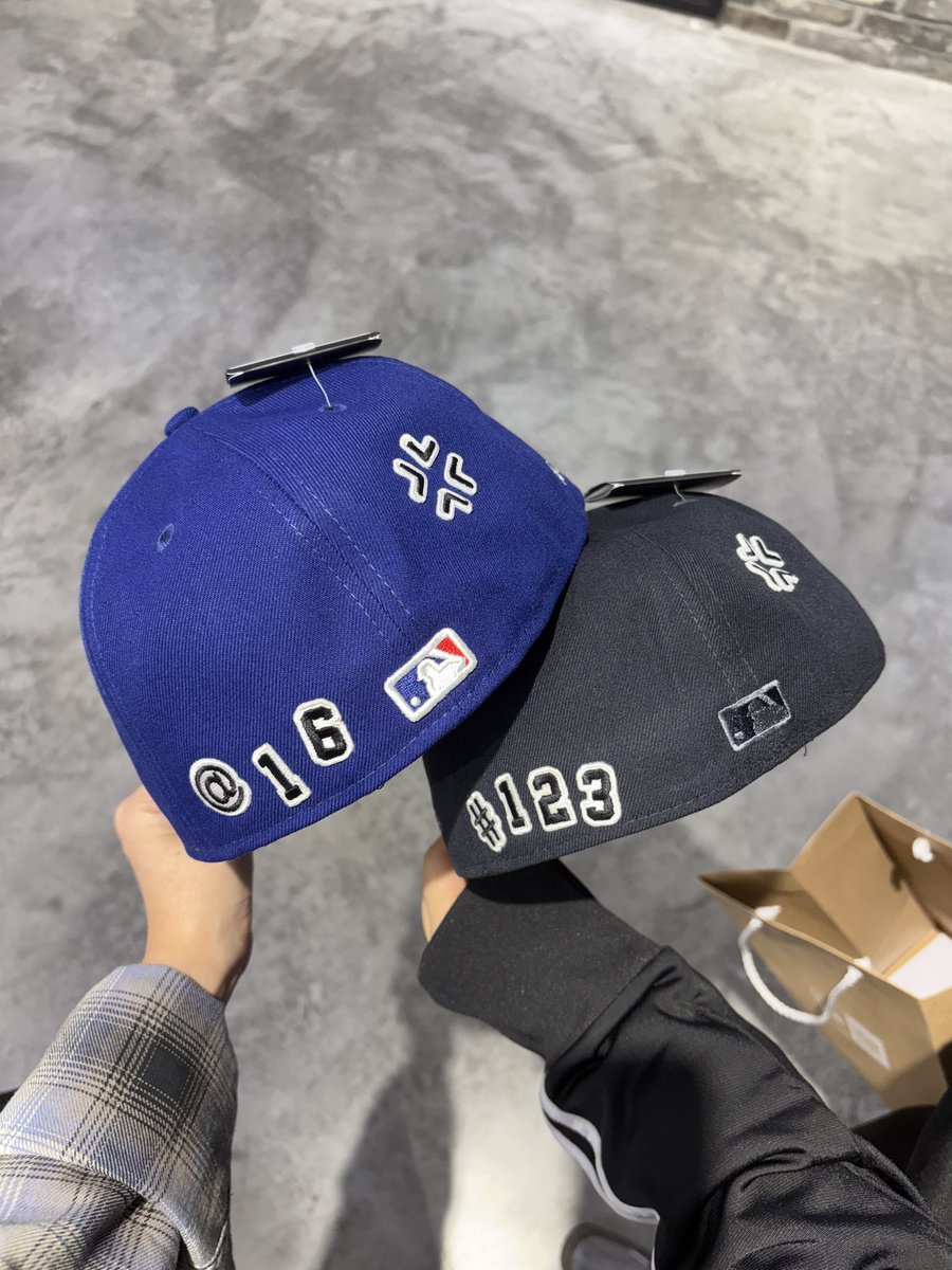 뉴에라 커스텀 했슨 >.<
자 이제 이걸 어디 쓰고가지