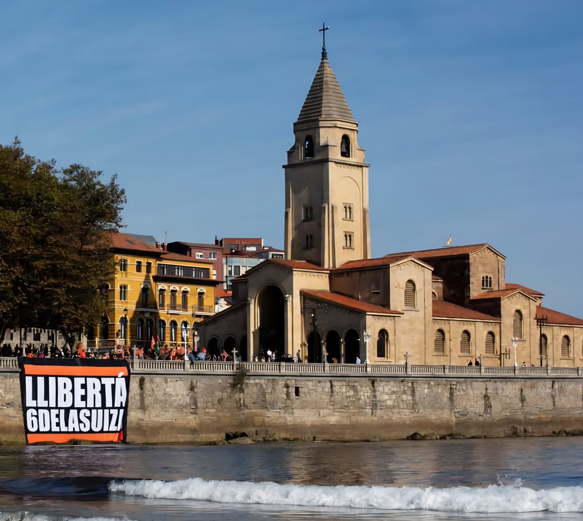 albert_piston's tweet image. Volvimos ayer a pedir libertad para @6delaSuiza, ya 100 días entre rejas por hacer sindicalismo, no dejaremos la calle hasta que duerman en casa!! A ver si @Yolanda_Diaz_ como prometió antes del verano, busca un hueco entre entregas de premios para presionar por el indulto!!