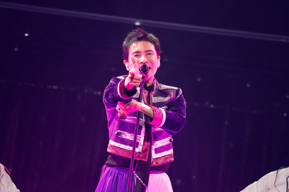 natalie_mu's tweet photo. 郷ひろみ、70歳の誕生日にライブ🎂
武道館が古稀カラーに染まる🟪

涙ながらに感謝を伝え、
「これからも皆さんの期待に必ず応える」

🔗https://t.co/uhRiC4Tvbp

#郷ひろみ https://t.co/VOqR5kFEN8