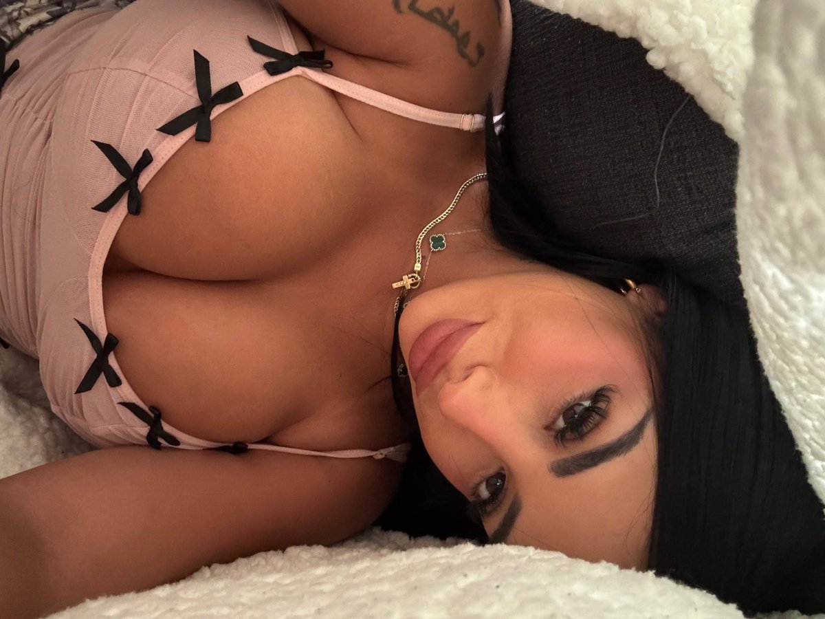 leylaexist's tweet image. What’s your emoji reaction to this? 💬