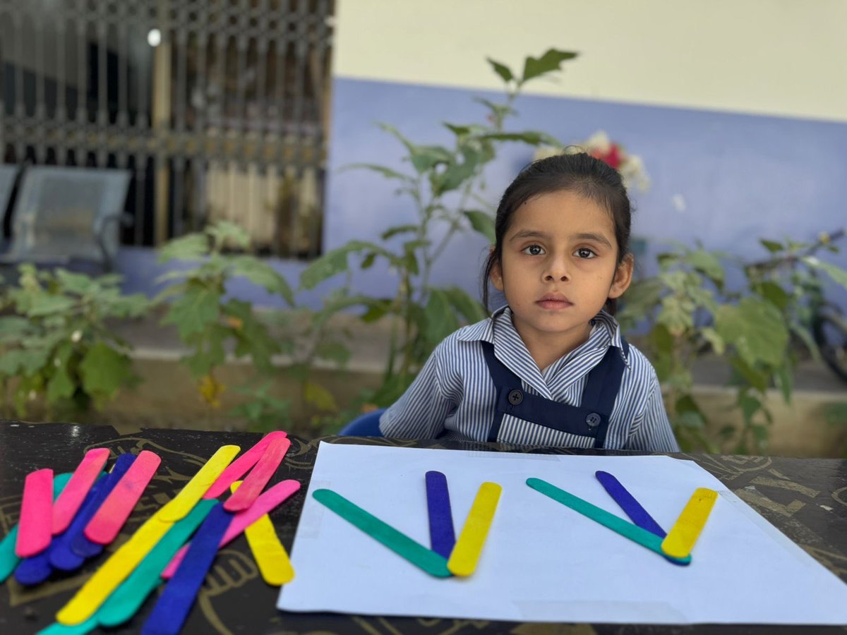 EmbellishSchool's tweet image. Students unleashed their creativity with popsicle sticks, crafting colorful masterpieces! 🎨✨
A fun way to boost artistic skills, teamwork &amp;amp; hands-on learning.

#FunWithPopsicleSticks #CreativeKids #SchoolActivities #STEM #ArtsAndCrafts #LearningThroughPlay #KidsInAction