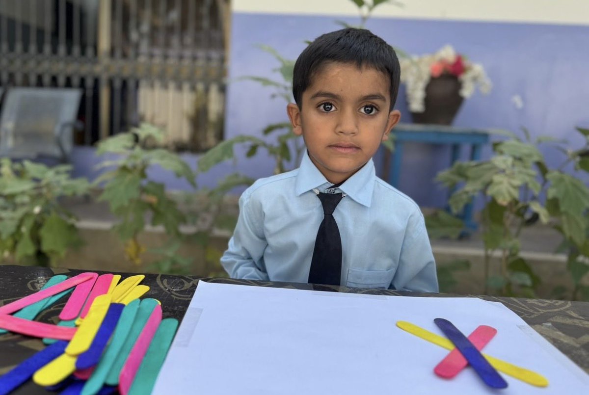 EmbellishSchool's tweet image. Students unleashed their creativity with popsicle sticks, crafting colorful masterpieces! 🎨✨
A fun way to boost artistic skills, teamwork &amp;amp; hands-on learning.

#FunWithPopsicleSticks #CreativeKids #SchoolActivities #STEM #ArtsAndCrafts #LearningThroughPlay #KidsInAction