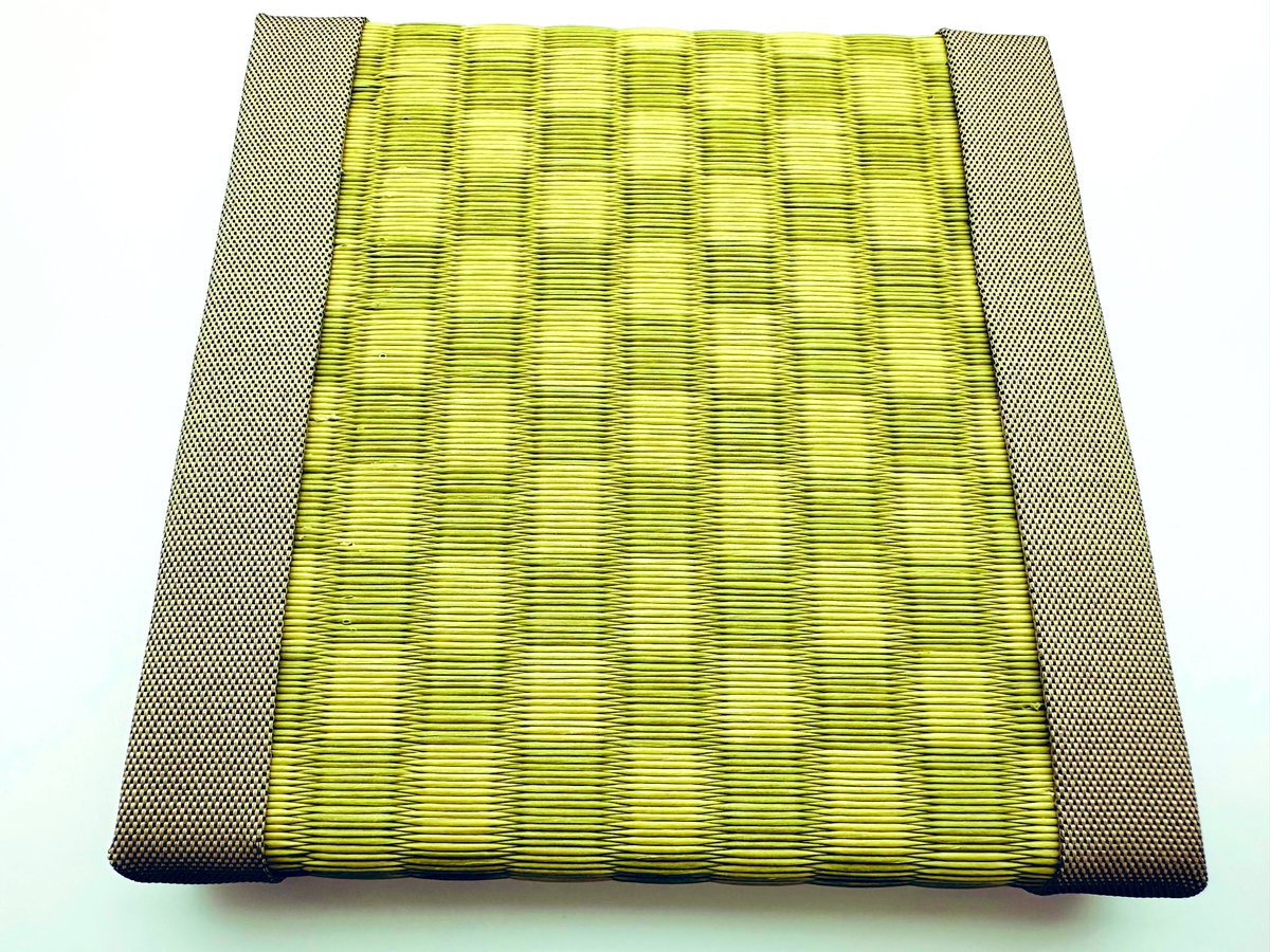 soutannontan's tweet image. イベントで作ったミニ畳
Chessboardすぎてたまらん💓
ここにアクスタを立てるのだ✨
#Official髭男dism 
#Chessboard